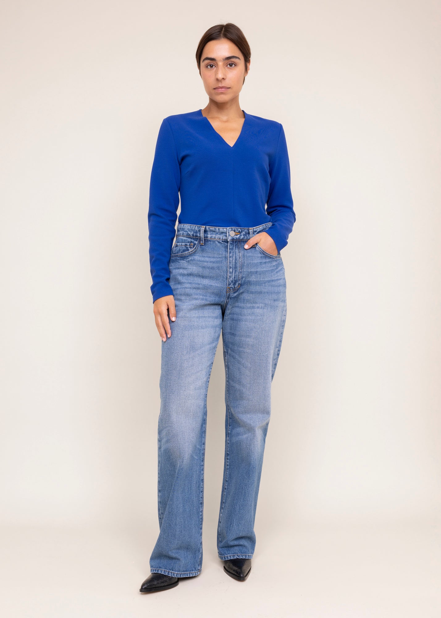 rib-top-met-v-hals_173-36