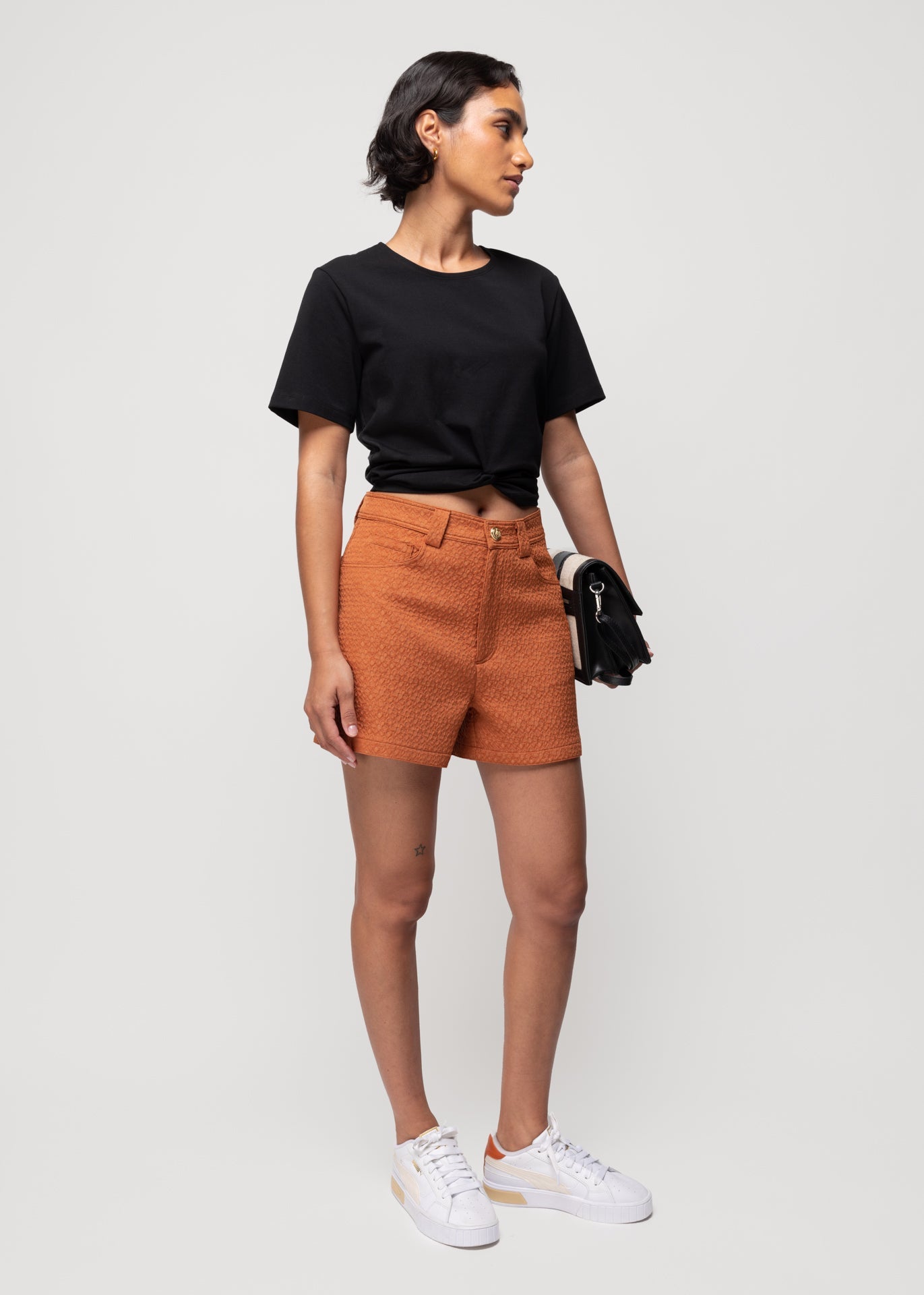 Cropped shirt met knoopdetail