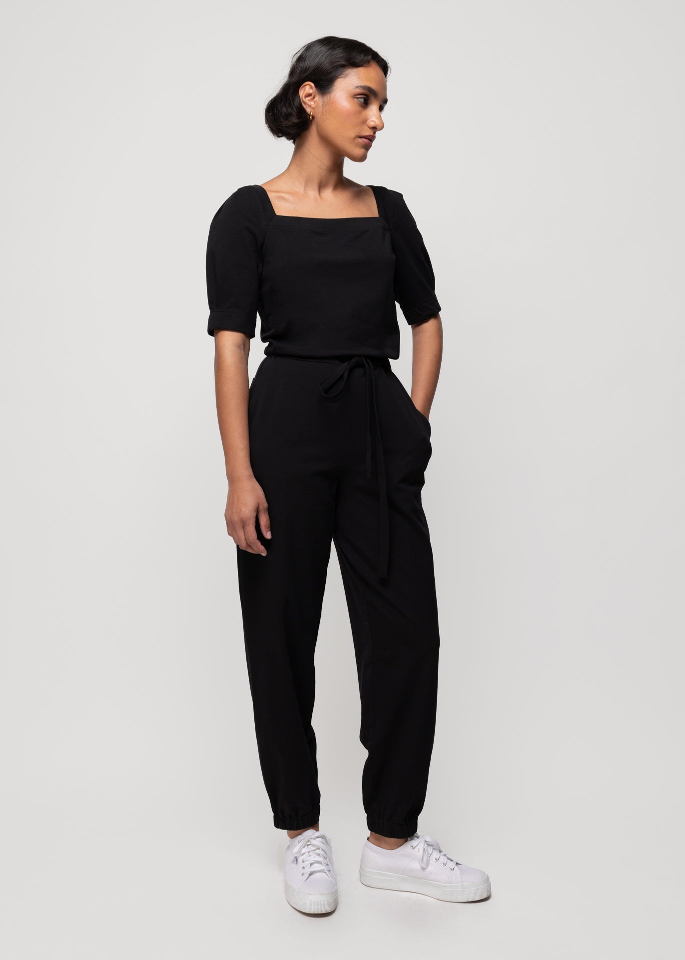 katoenen-jumpsuit_172-36