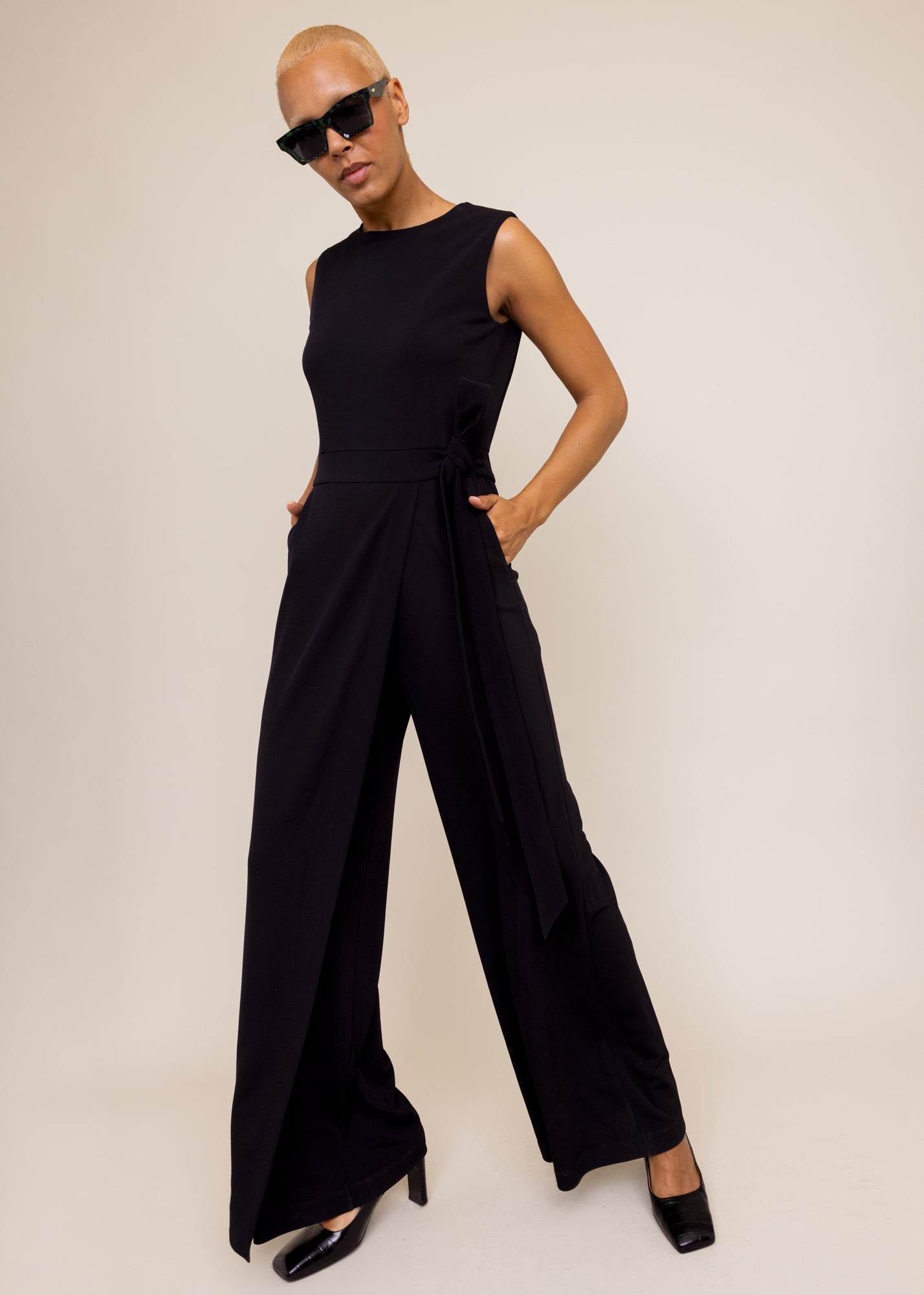 scuba-jumpsuit_176-36