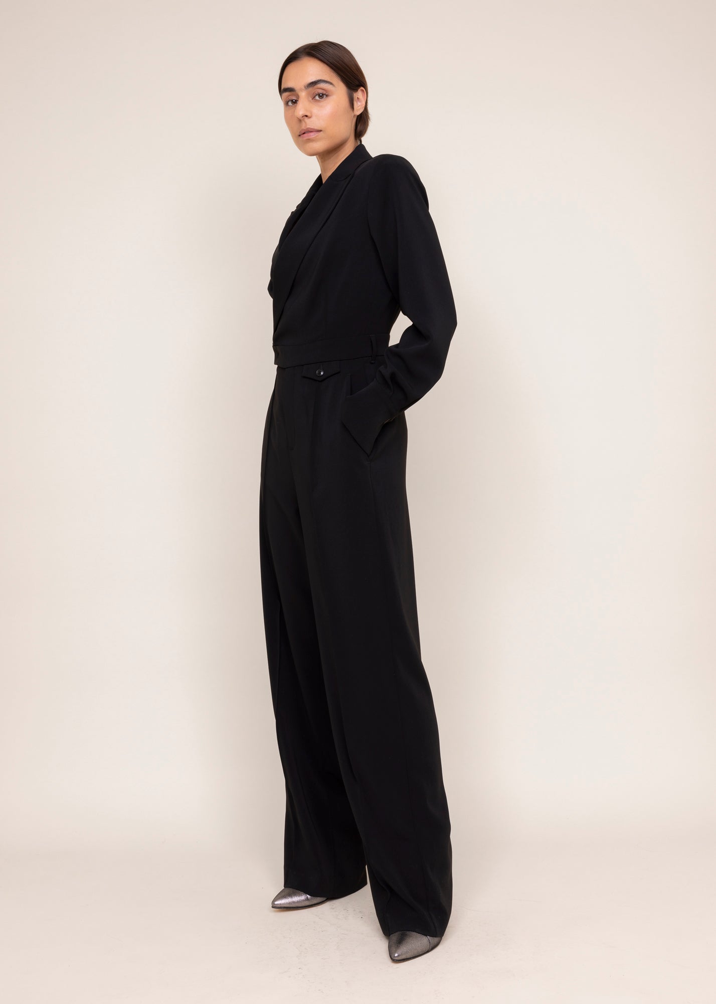 crepe-jumpsuit-wide-leg_173-36