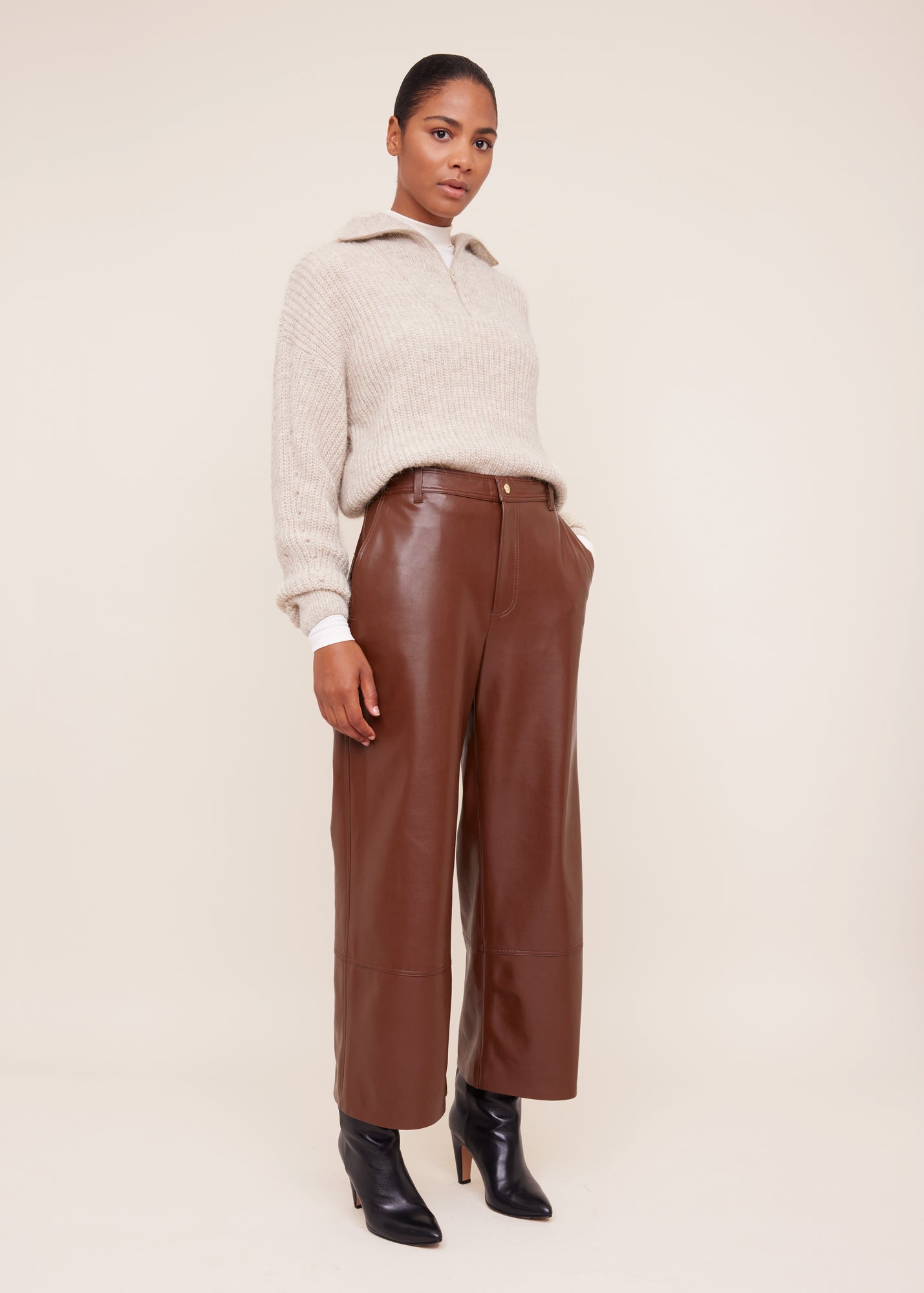 vegan-leren-culotte_176-36