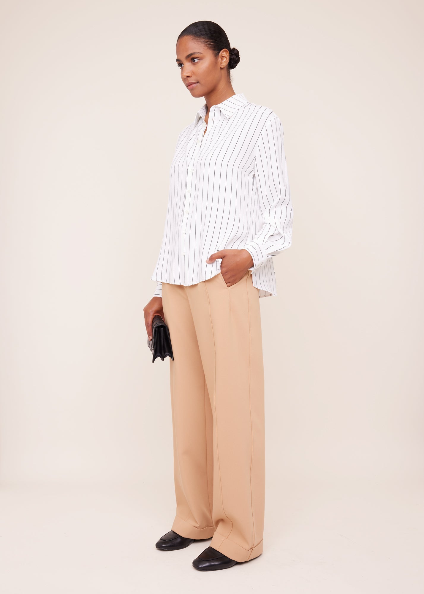 tricot-pantalon-met-band_176-36