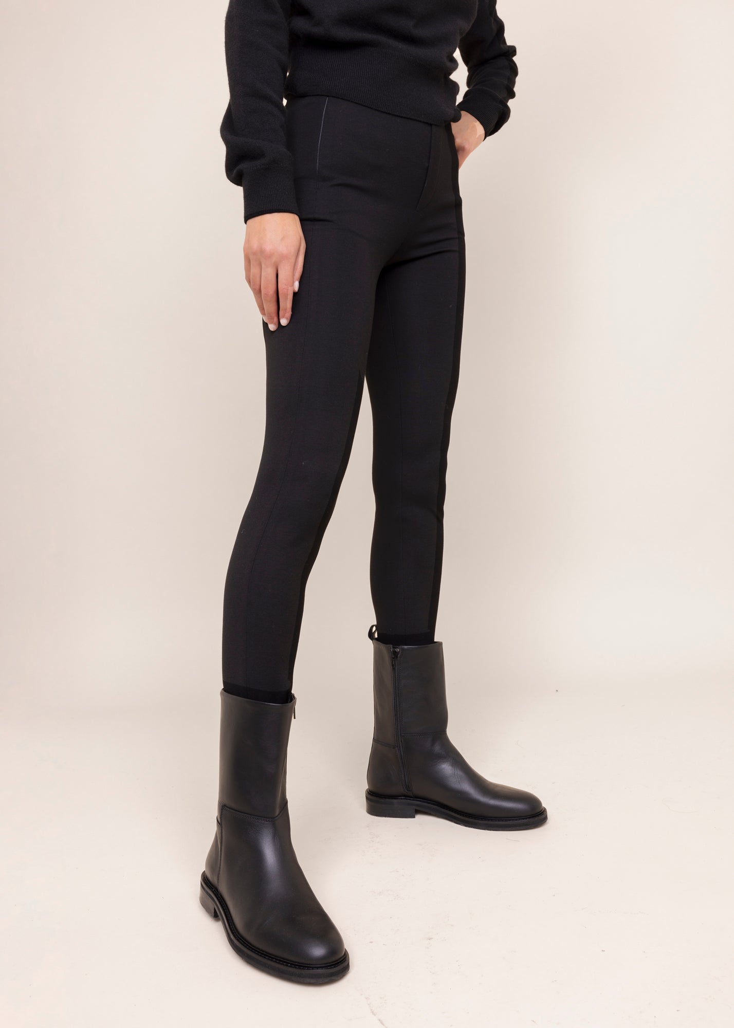 viscose-broek-slim-fit_178-36